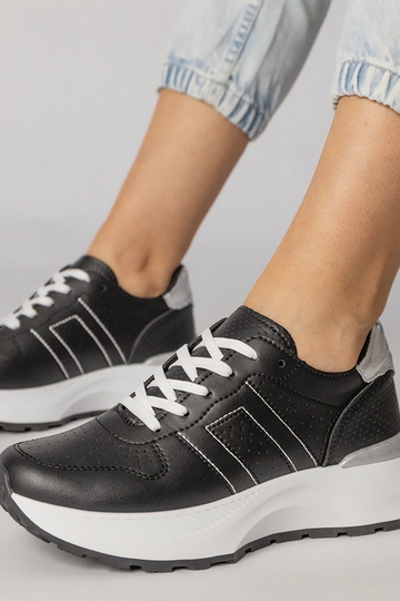 Scarpe sportive nere con inserto argentato, "Lenkuta"
