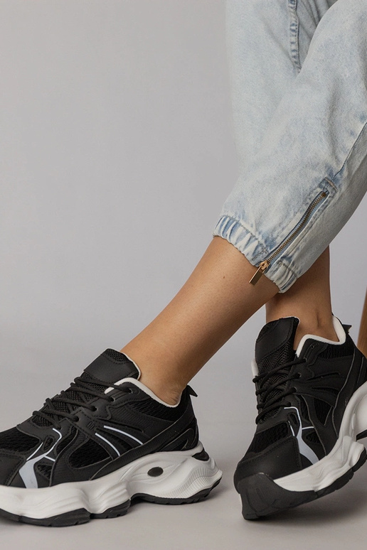 Scarpe sportive nere con suola...