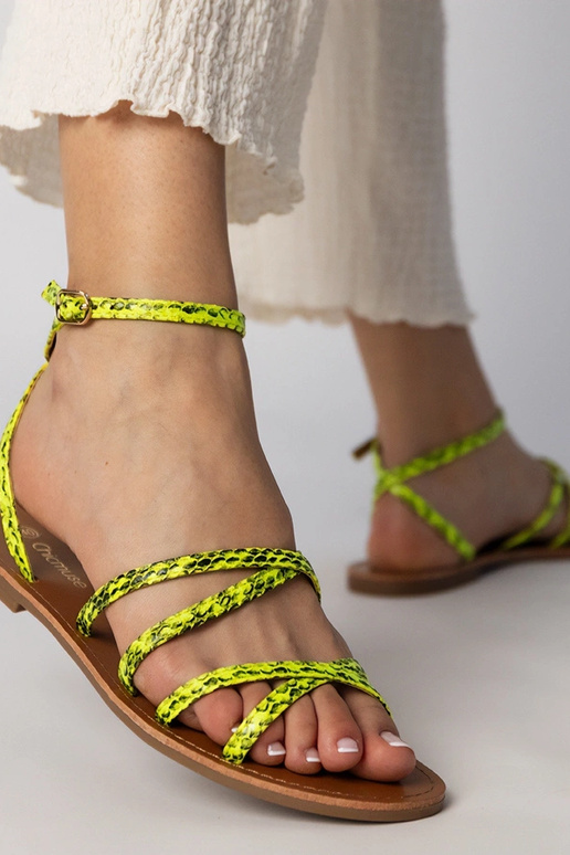 Sandali gialli con tacco piatto, "Kates"