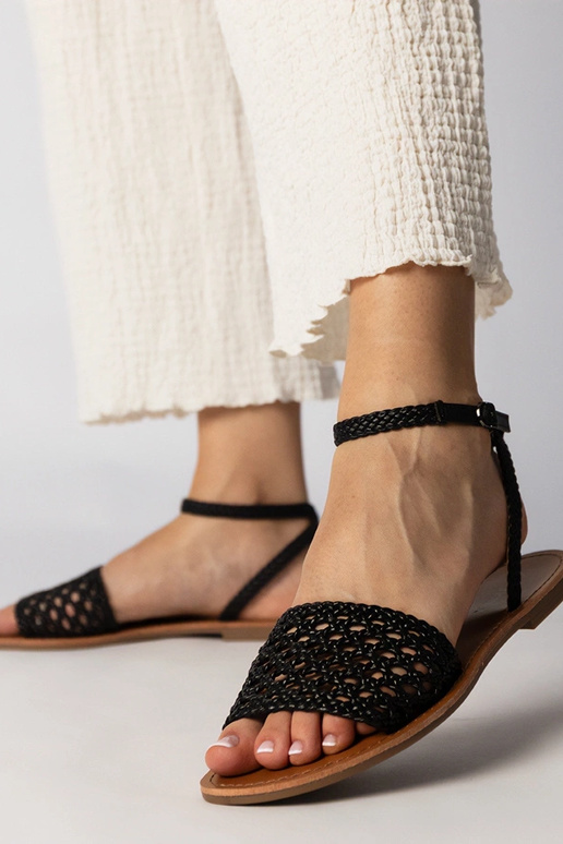 Sandali neri intrecciati con tacco...