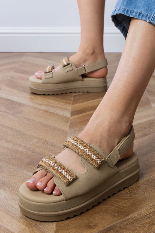 Sandali marroni con cinturini...