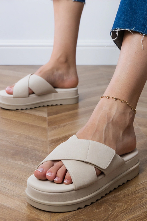 Pantofole color sabbia con cinturini...