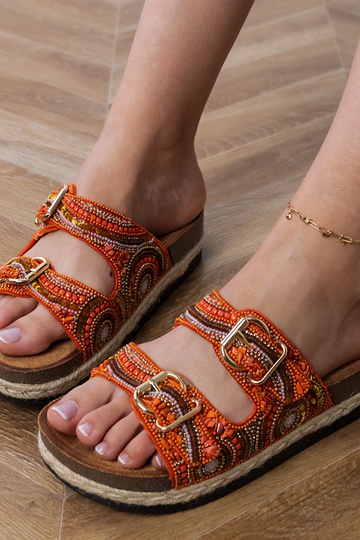 Pantofole etniche arancioni con fibbie sui cinturini, "Zebrina" 2