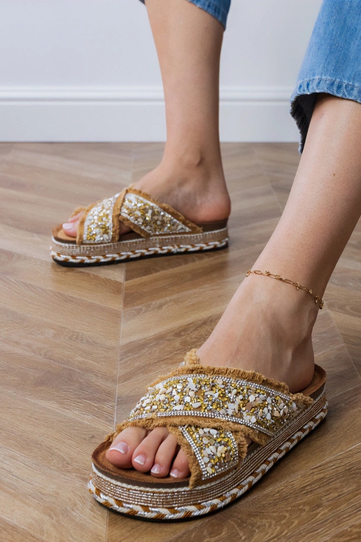 Pantofole beige con cristalli di...