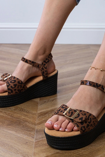 Sandali con motivo leopardato da donna con decorativa fibbia, "Sarni"