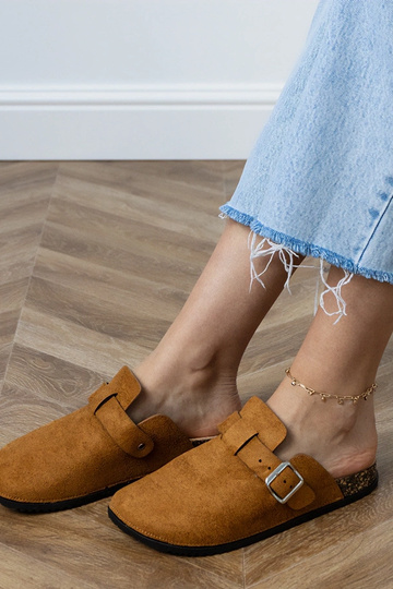 Pantofole chiuse marroni su... 2