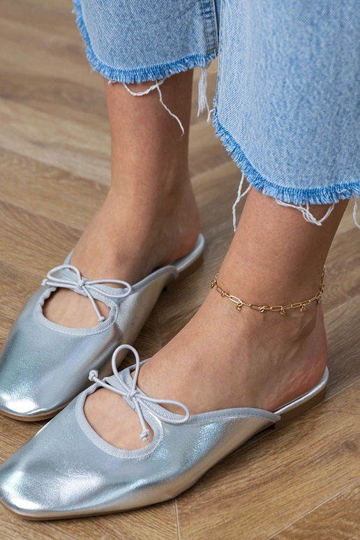 Pantofole chiuse argentate su suola...