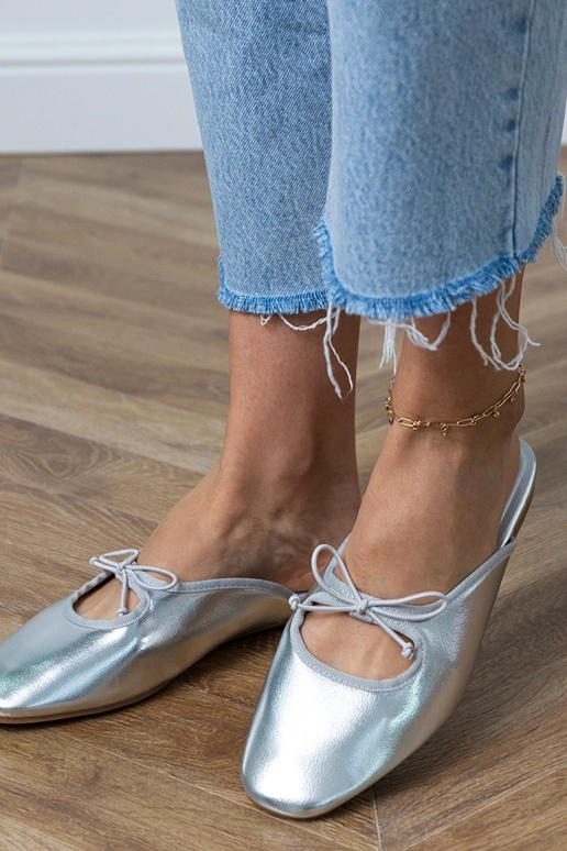 Pantofole chiuse argentate su suola...