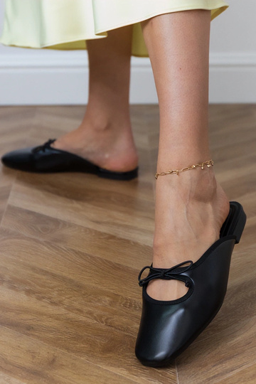 Pantofole chiuse nere su...