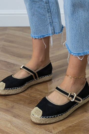 Espadrillas nere con fibbia decorativa Pilata