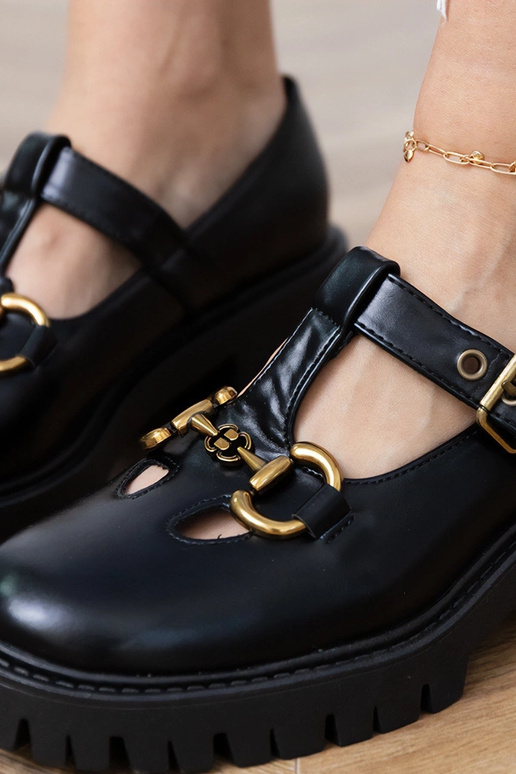 Scarpe stringate nere su suola spessa...