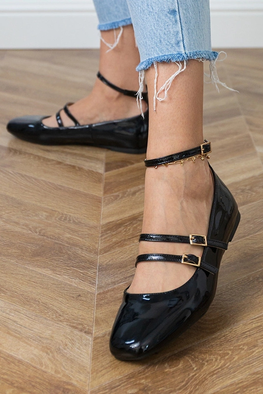 Ballerine nere verniciate con fibbie... Ballerine nere verniciate con fibbie...