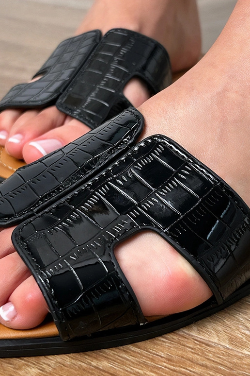 Infradito nere con suola piatta e...