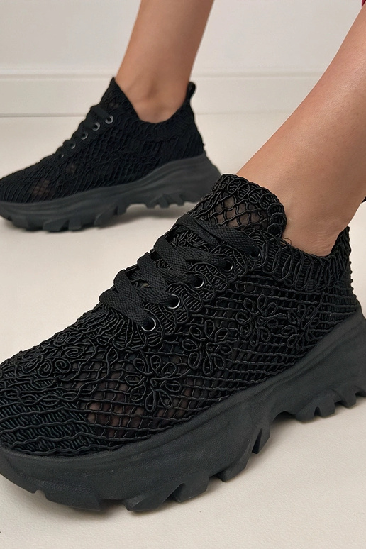Scarpe sportive nere traforate con...