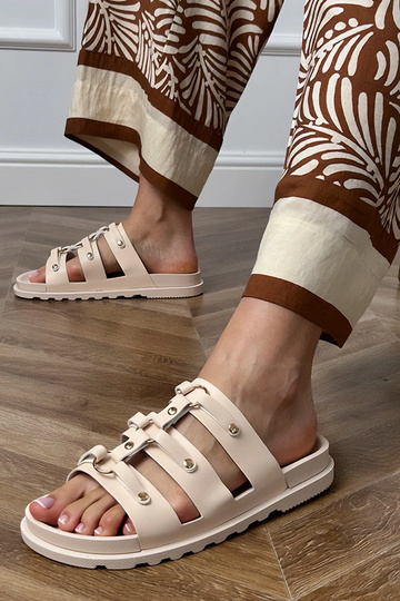 Ciabatte romane color sabbia con borchie Elenois 2