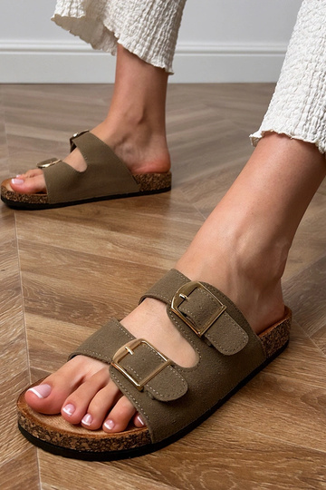 Ciabatte verdi con fibbie... 2