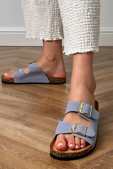 Ciabatte blu con fibbie su...