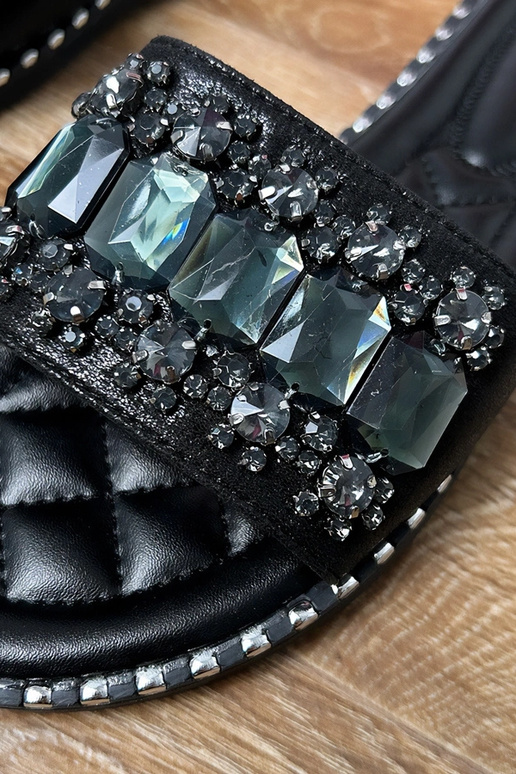 Ciabatte nere decorate con cristalli...
