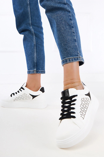 Scarpe sportive bianche con dettagli neri sulla piattaforma Remmi 2