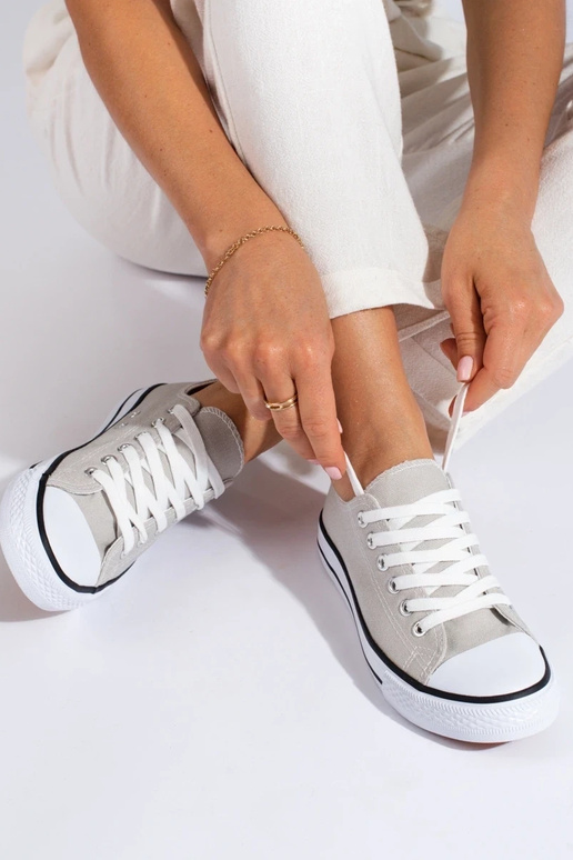 Scarpe da donna in colore grigio...