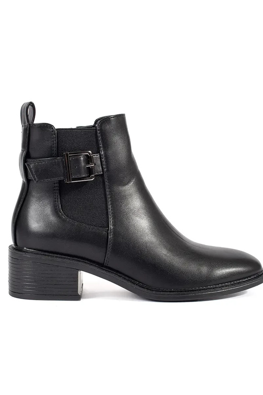 Scarpe modello classico di colore...