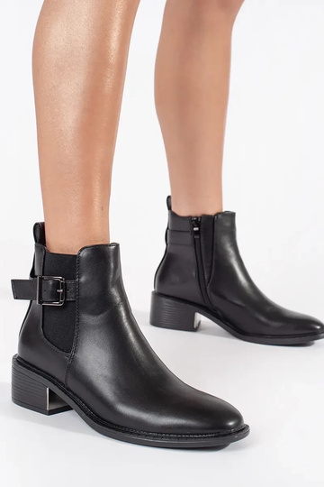 Scarpe modello classico di... 2