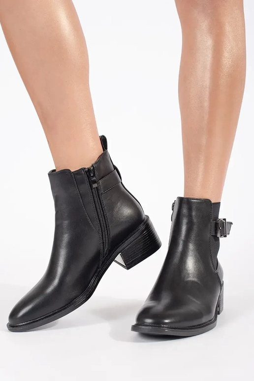 Scarpe modello classico di colore...