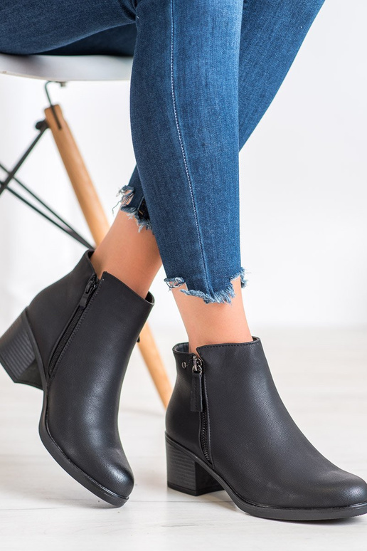 Stivaletti con tacco Stivaletti con tacco