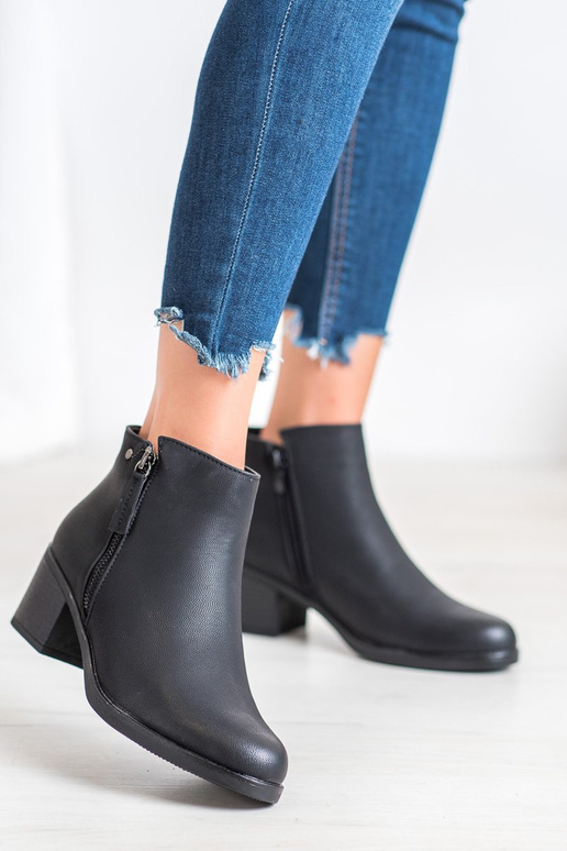 Stivaletti con tacco Stivaletti con tacco