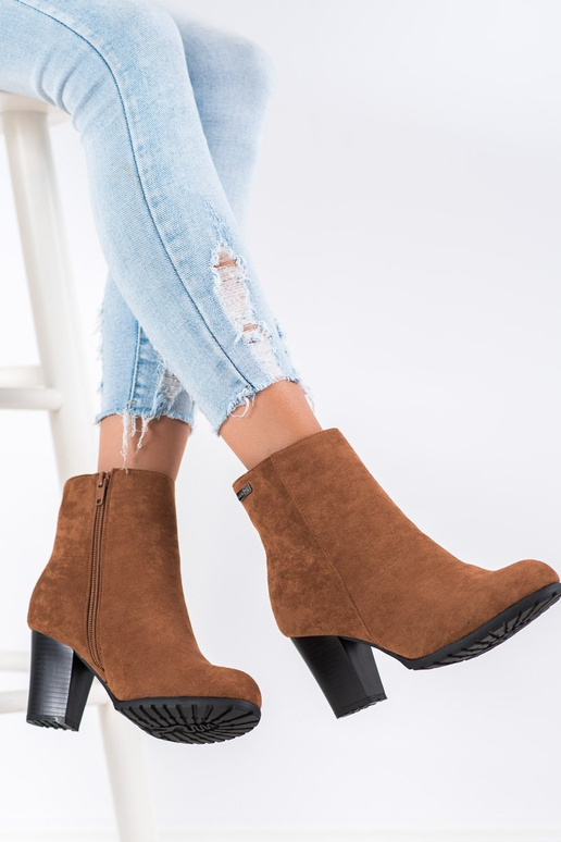 Stivaletti marroni con tacco