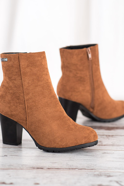 Stivaletti marroni con tacco