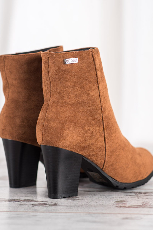 Stivaletti marroni con tacco