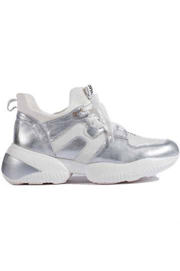 Scarpe modello Sneakers...