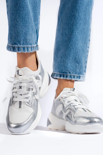 Scarpe modello Sneakers... 2