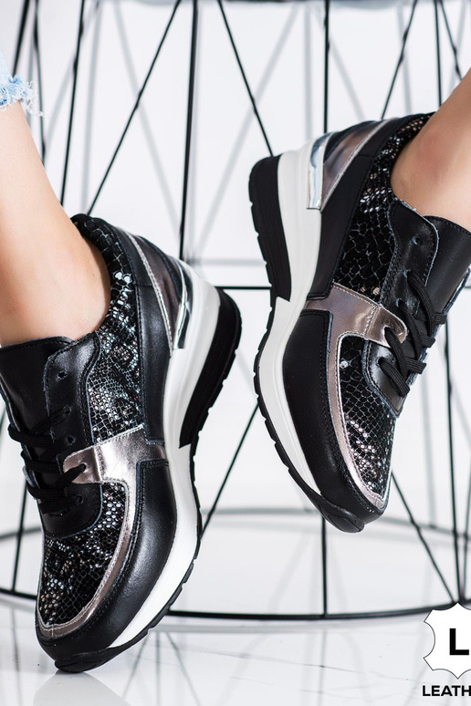 Shelovet di colore nero snekarsy