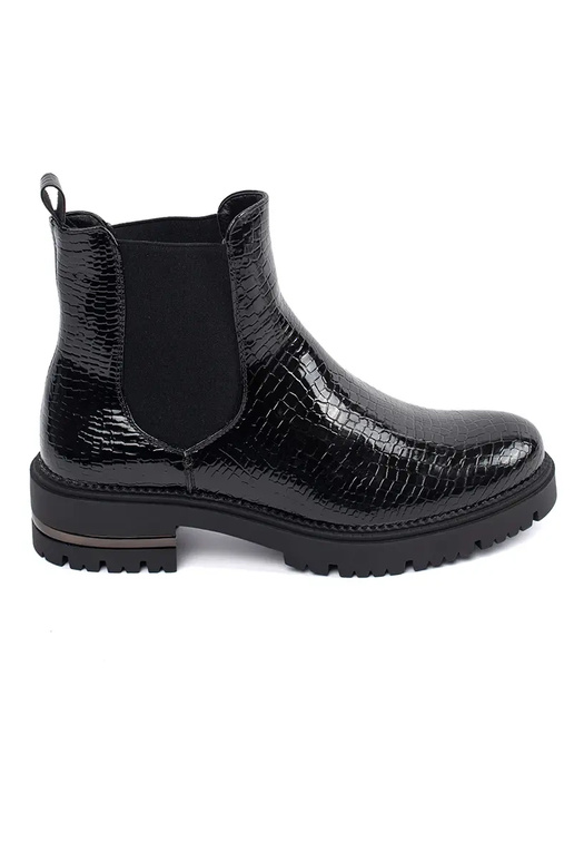 Stivali eleganti di colore nero...