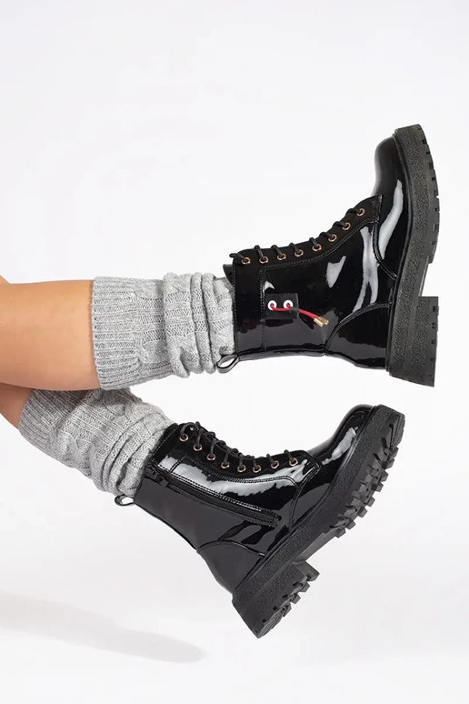 Scarpe lucide con lacci nere