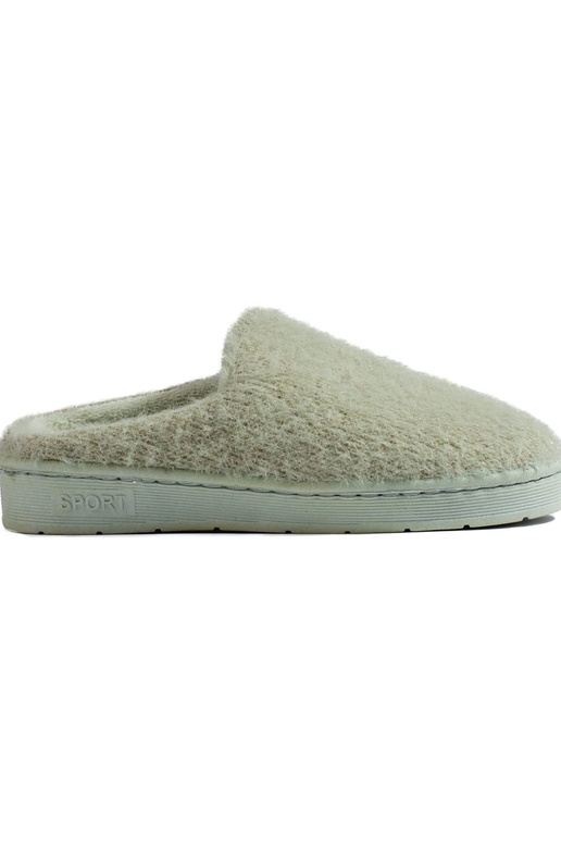 Un modello convincente kapcie con una...