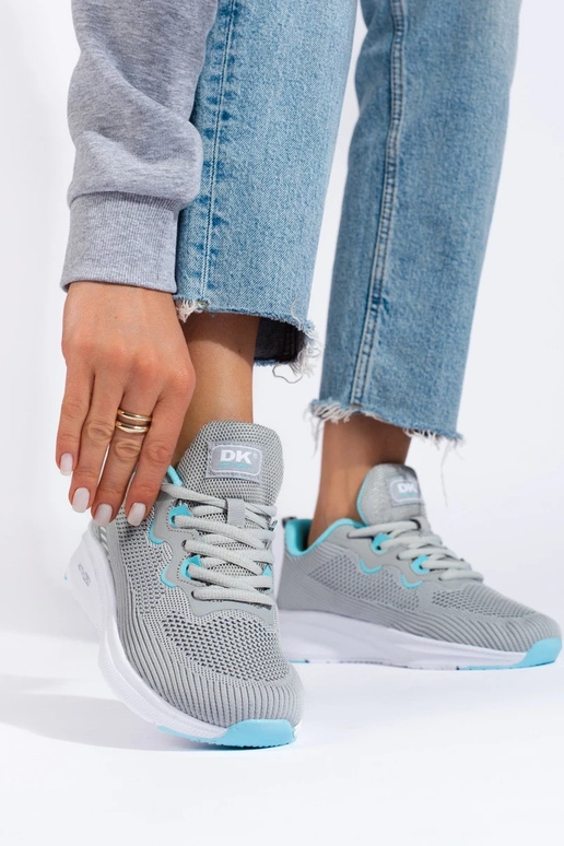 Scarpe da donna dallo stile sportivo...