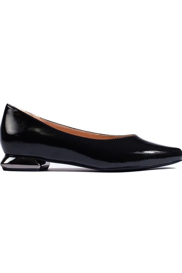 Scarpe con tacco decorato...