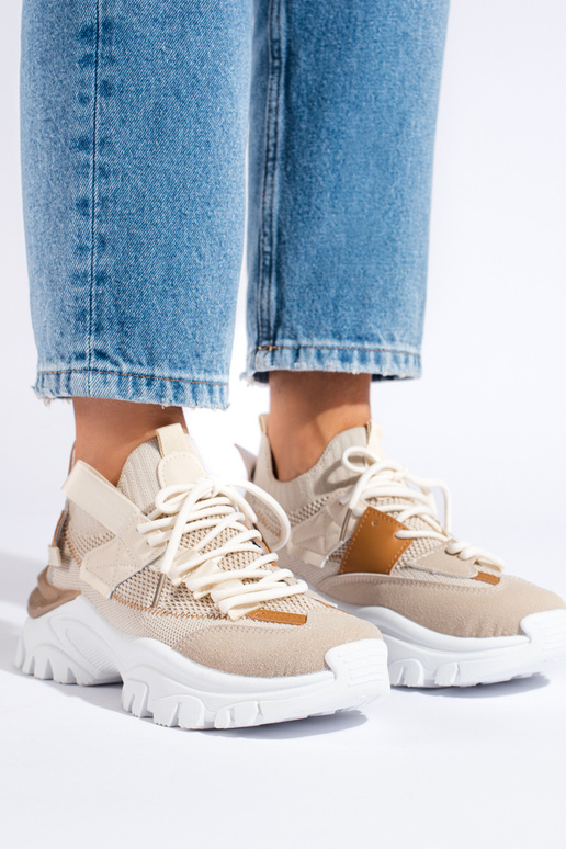 Scarpe modello Sneakers con lacci...