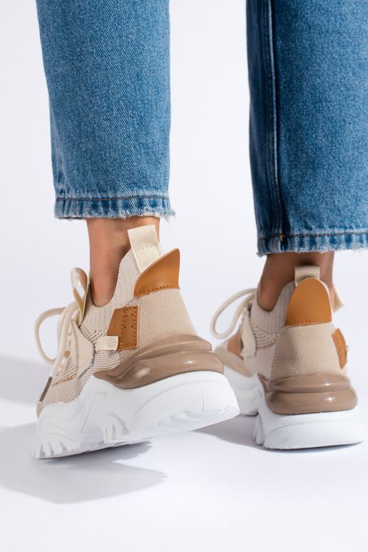 Scarpe modello Sneakers con lacci...