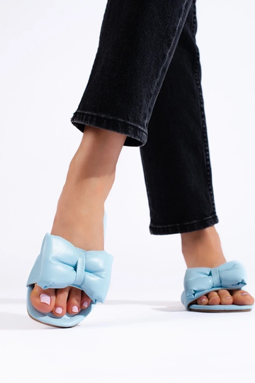 Pantofole azzurre con... 2