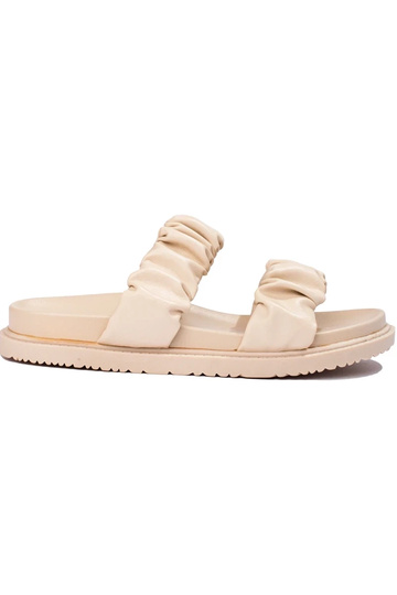 Pantofole beige con fibbie