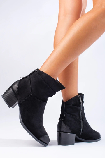 realizzata in pelle... 2