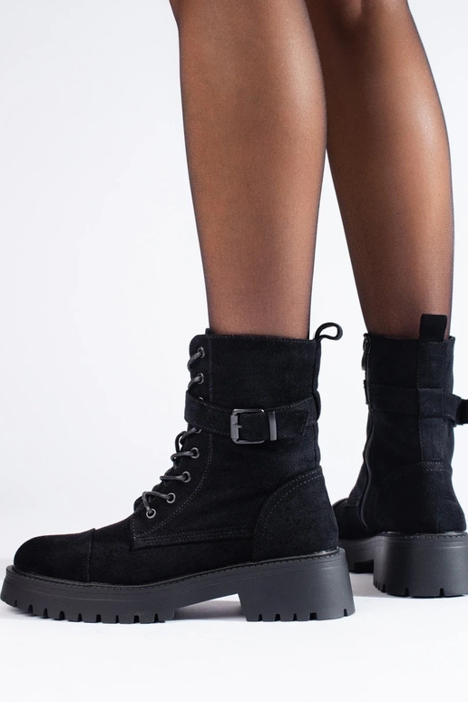 Stivaletti in camoscio con fibbie Stivaletti in camoscio con fibbie