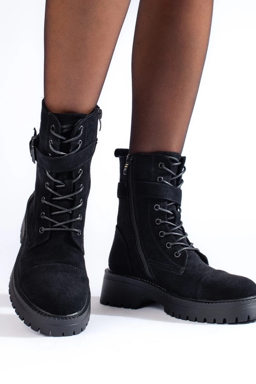 Stivaletti in camoscio con fibbie Stivaletti in camoscio con fibbie