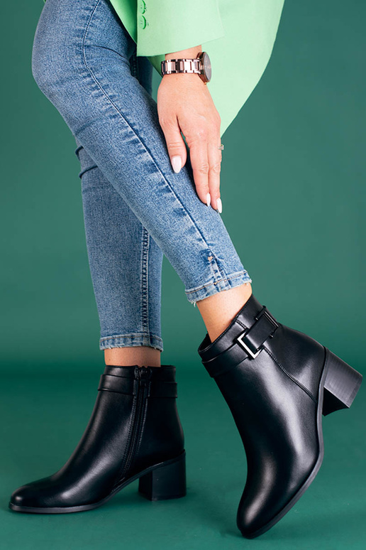 Scarpe classiche nere da donna con... Scarpe classiche nere da donna con...