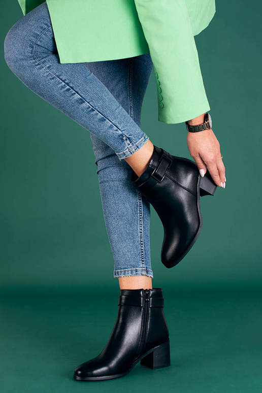 Scarpe classiche nere da donna con... Scarpe classiche nere da donna con...