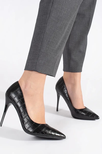 Scarpe con tacco sottile... 2